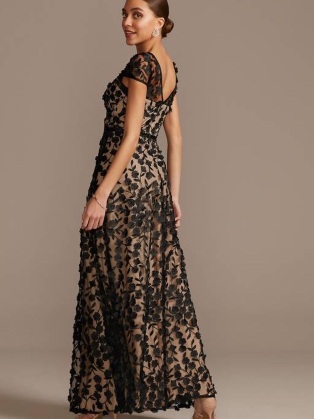 NWT XSCAPE Women’s 3-D Floral Overlay black and nude maxi dress size 4 - Picture 2 of 16